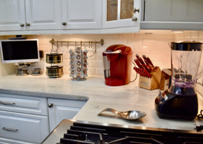 Saint Patrick Palace kitchen with coffee bar, blender, and modern appliances