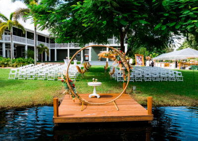 Luxury backyard wedding ideas for South Florida couples — décor, dining & private estate venues you’ll love.